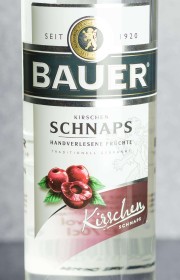Шнапс Bauer Kirschen 0.7 л