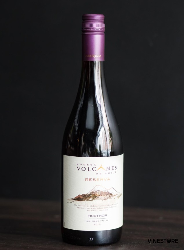 Вино Volcanes Reserva Pinot Noir 2016 0.75 л